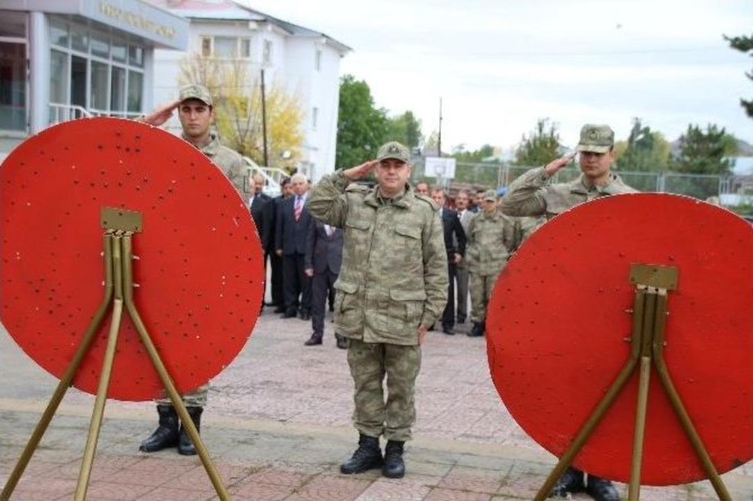 Varto&rsquo;da 29 Ekim &Ccedil;elenk Bırakma T&ouml;reni