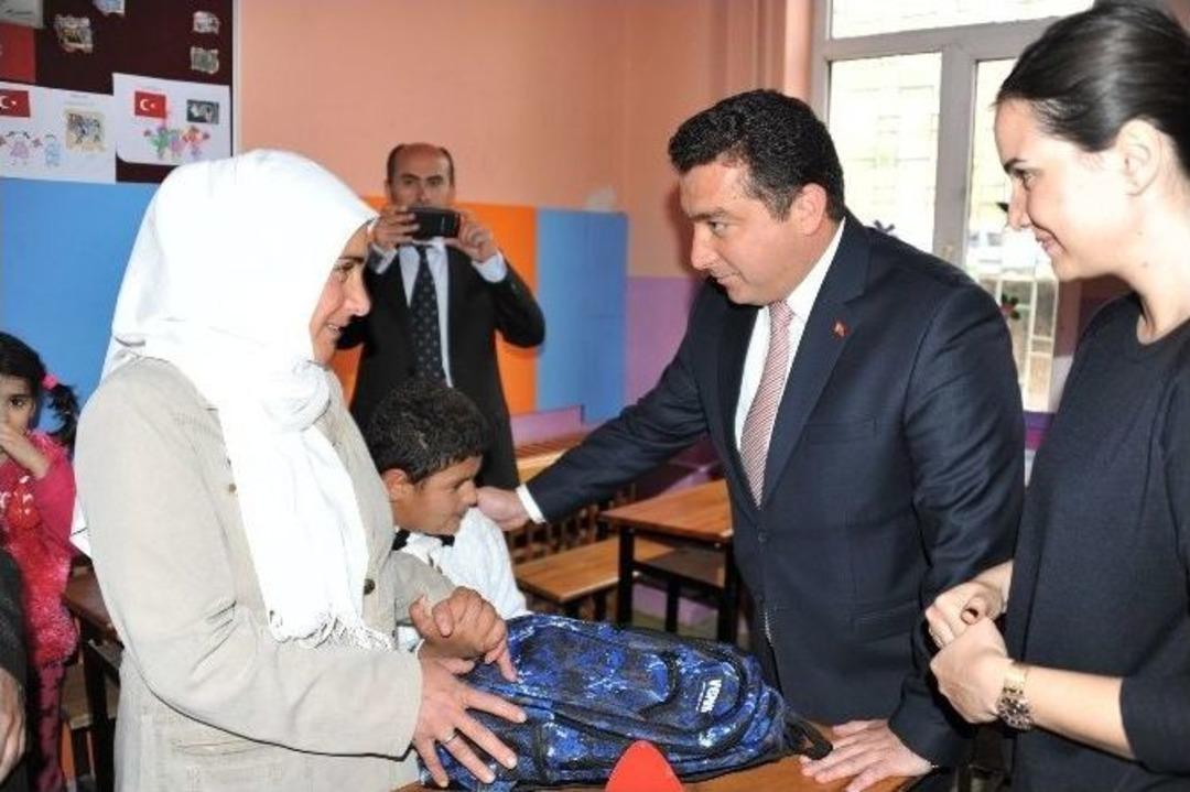 Başkan Bakıcı&rsquo;dan &Ouml;zel Eğitim &Ouml;ğrencilerine Kırtasiye Yardımı