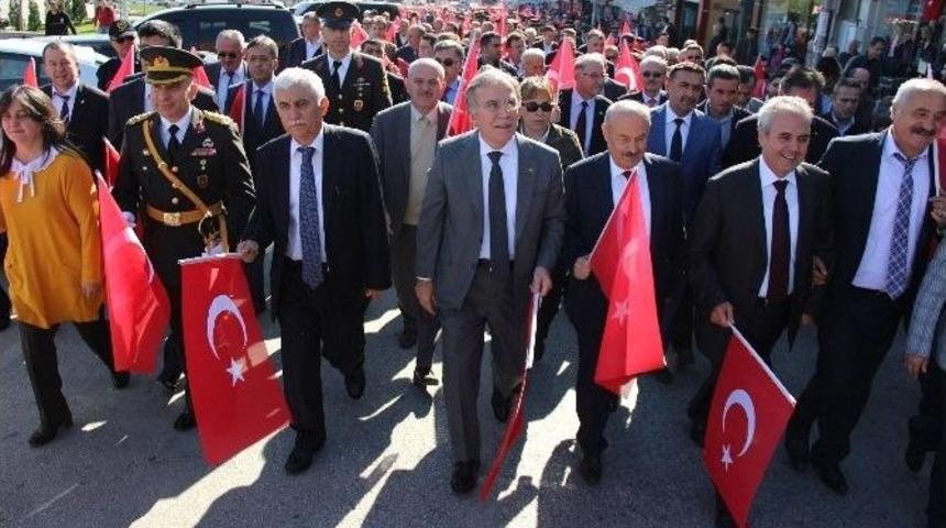 Karab&uuml;k&rsquo;te Bin Kişilik Cumhuriyet Korteji Y&uuml;r&uuml;y&uuml;ş&uuml;