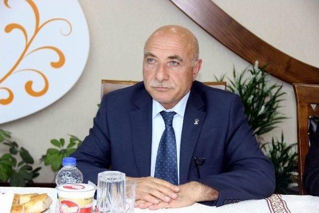 Ak Parti Kocasinan İlçe Teşkilatı’ndan Emektarlara Yemek