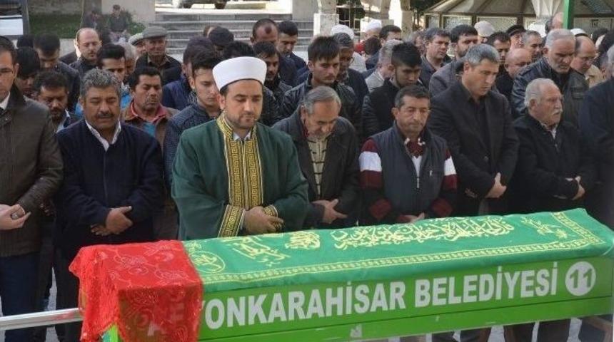 Kocası Tarafından &Ouml;ld&uuml;r&uuml;len Gen&ccedil; Kadın Toprağa Verildi