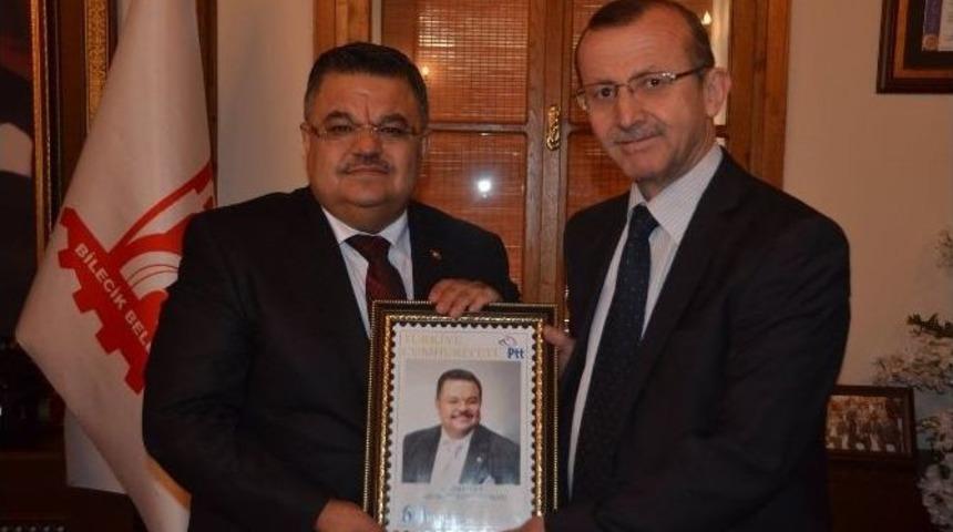 Ptt Bilecik Şubesi&rsquo;nden Belediye Başkanı Selim Yağcı&rsquo;ya S&uuml;rpriz Hediye