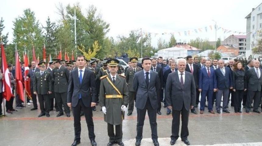 Eleşkirt’te Çelenk Sunma Töreni Düzenlendi