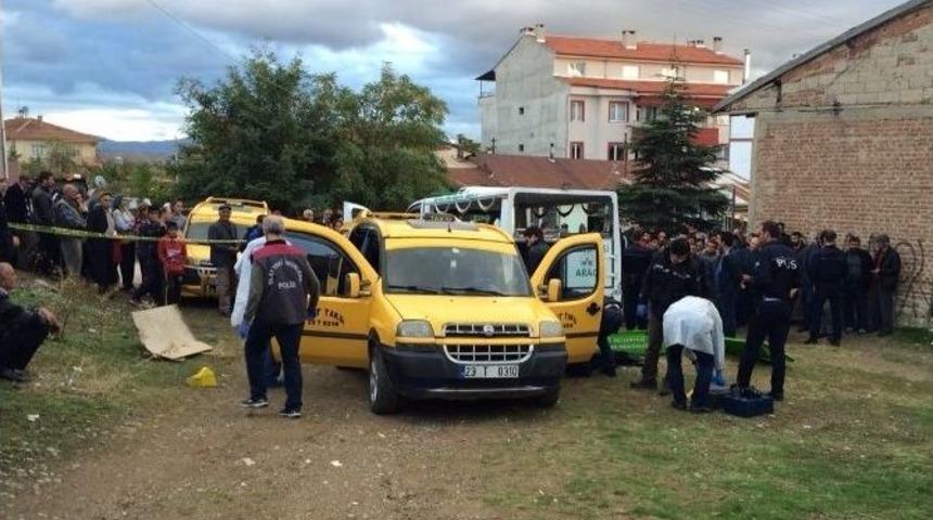 Taksici Aracında &Ouml;l&uuml; Bulundu