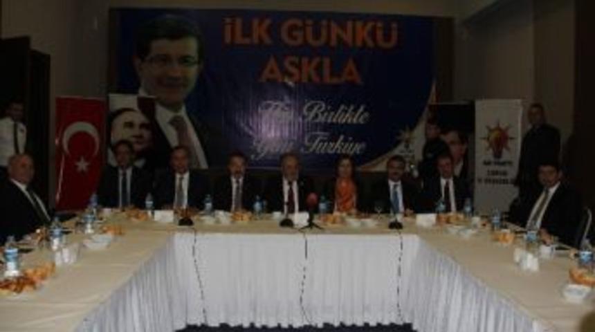 Ak Parti Teşkilatları Gazetecilerle Bir Araya Geldi
