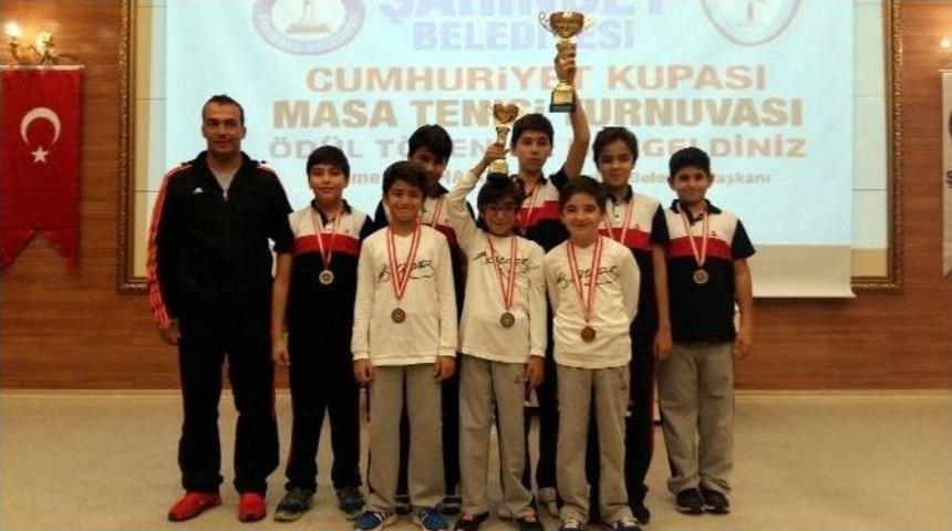 &Ouml;zel Sanko Okulları Masa Tenisi Takımı İl Birincisi Oldu
