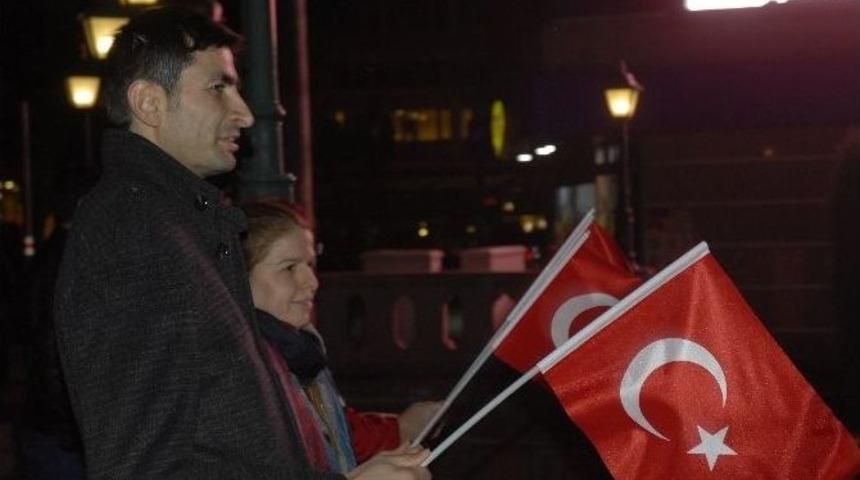 Eskişehir&rsquo;de Şehitler İ&ccedil;in Sessiz Fener Alayı