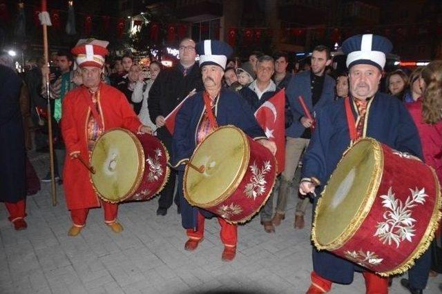 Cumhuriyet Kutlamaları Geceden Başladı