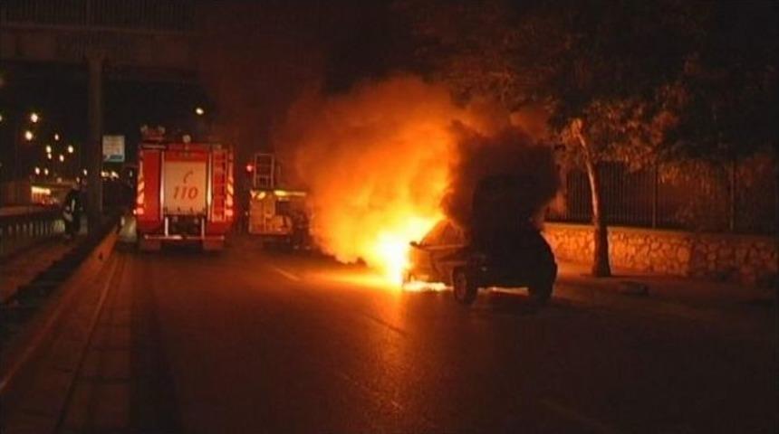 (&ouml;zel Haber) Otomobil Alev Alev Yandı