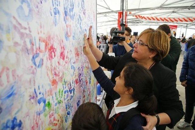 Konaklı Çocuklar Cumhuriyeti Şenlikle Kutladı