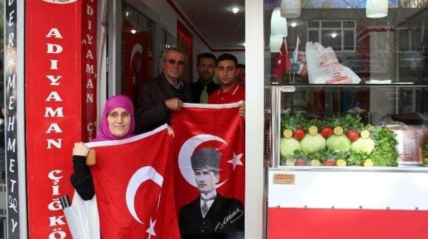 Saray Esnaf Ve Sanatkarlar Odasından Esnafa Bin Bayrak