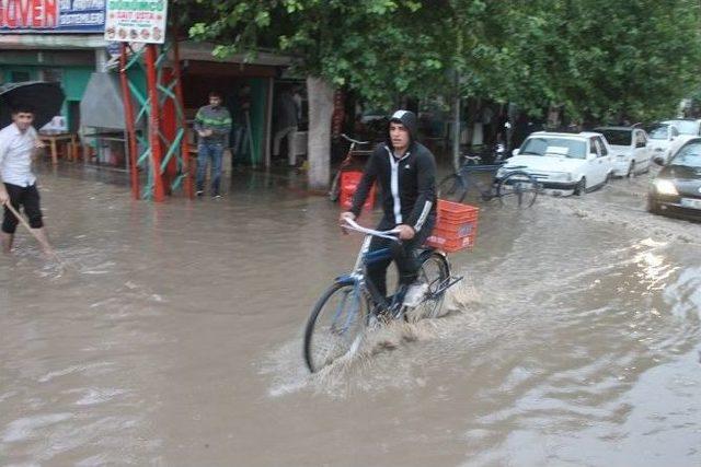 Kızıltepe’de Yağmur Hayatı Felç Etti