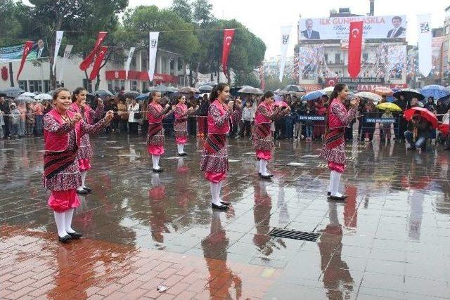 Ünye’de Yağmur Altında Cumhuriyet Bayramı Kutlaması