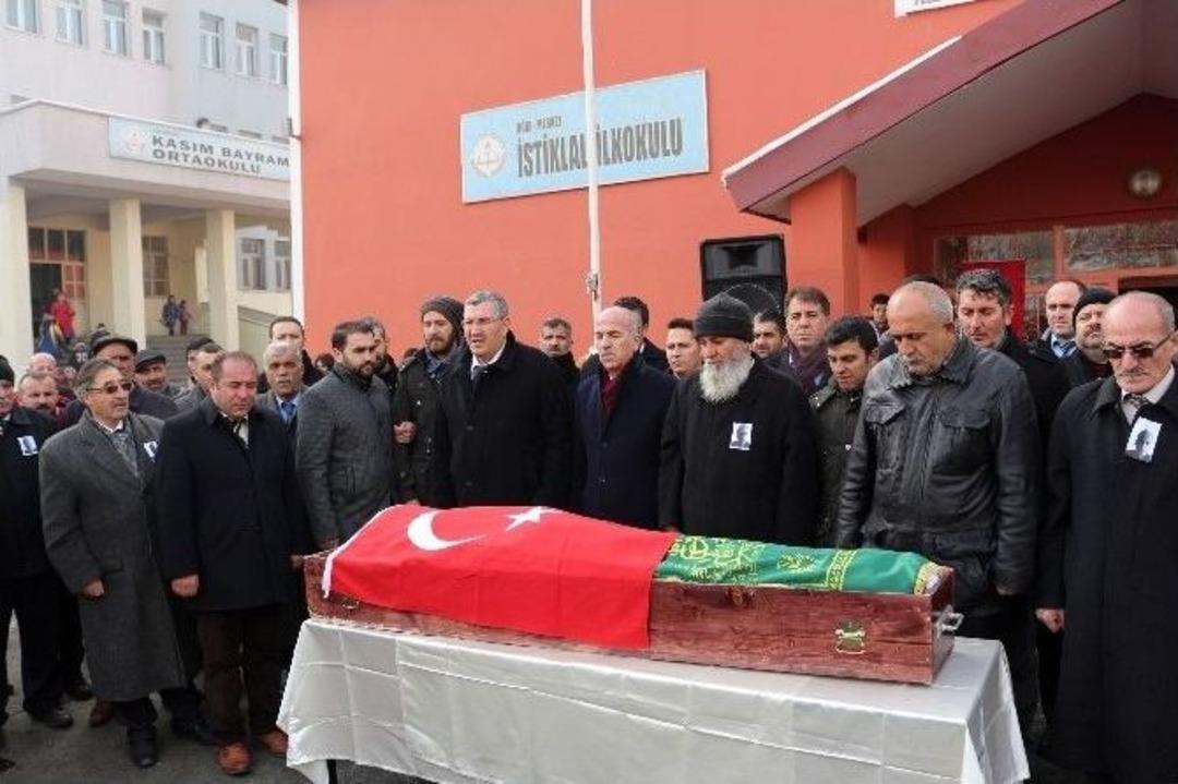 Okul M&uuml;d&uuml;r&uuml; Akyel Hayatını Kaybetti