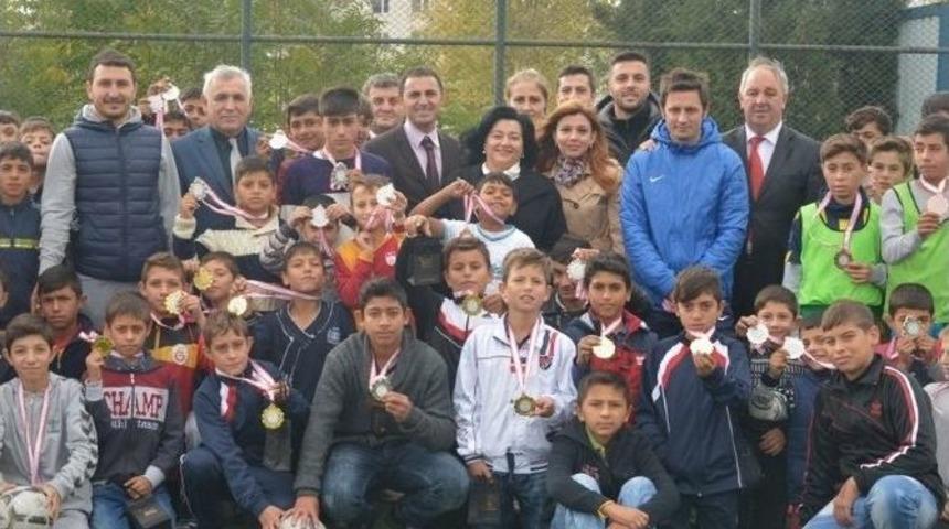 Futbolun G&uuml;len Y&uuml;zleri Projesi