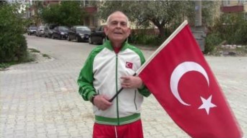 72&rsquo;lik Dededen T&uuml;rk Bayraklı Cumhuriyet Koşusu