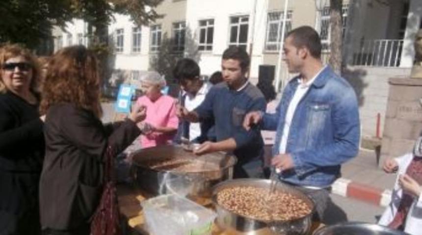 Geleceğin Sağlık&ccedil;ılarına Aşure İkram Edildi