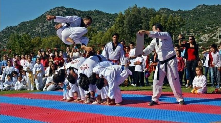 Demre&rsquo;de Cumhuriyet Bayramı Coşkuyla Kutlandı