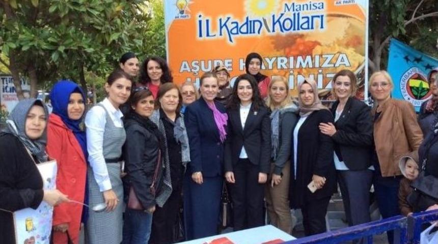 Ak Partili Kadınlar Aşure Dağıttı