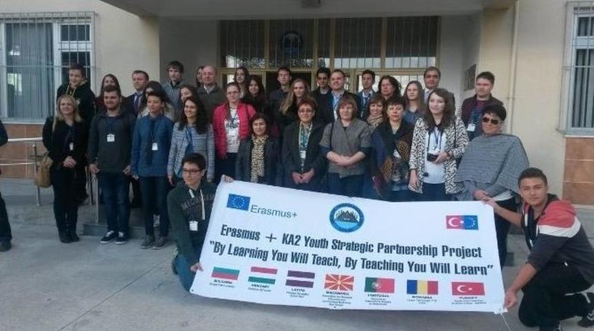 Abidin Pak-pakmaya Anadolu Lisesi 6 &Uuml;lkeden Gelen Yabancı Konukları Misafir Ediyor