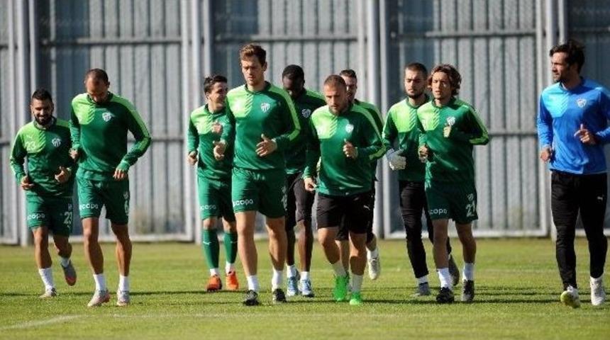 Bursaspor Cumhuriyet Bayramı İçin Dev Türk Bayrağı Açtı