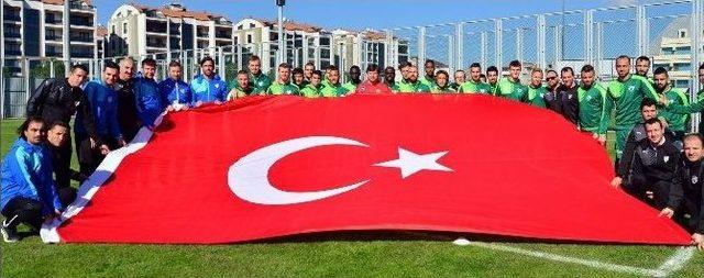 Bursaspor Cumhuriyet Bayramı İçin Dev Türk Bayrağı Açtı