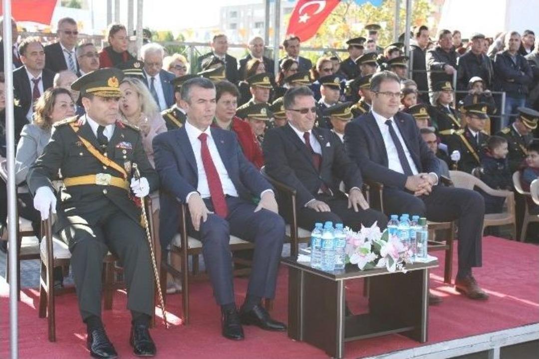 Edremit&rsquo;te Cumhuriyet&rsquo;in 92. Yılı Coşku İle Kutlandı