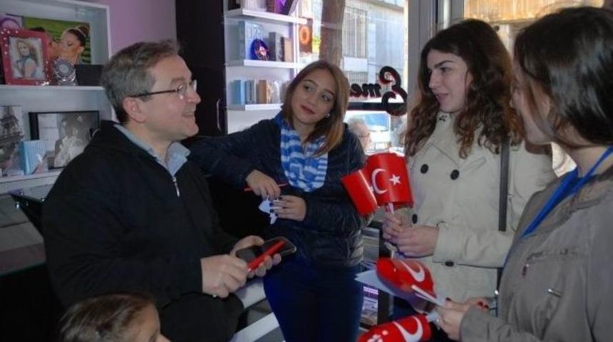 Edremit&rsquo;te Yabancı Misafir &Ouml;ğrenciler Cumhuriyet Bayramımızı Kutladılar