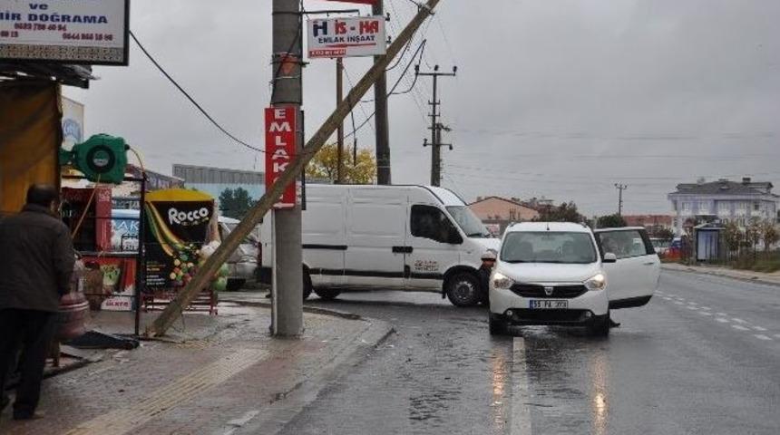 Telefon Direğinin Altında Kalmaktan Son Anda Kurtuldular