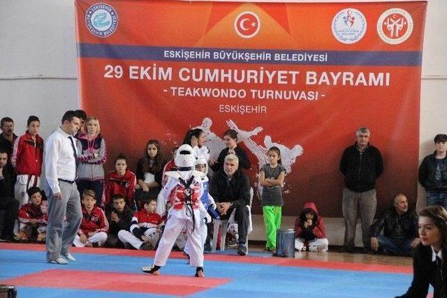 Eskişehir’de Cumhuriyet Bayramı Tekvando Müsabakaları