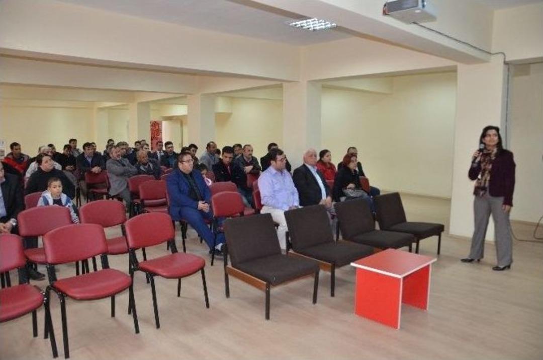 Han&ouml;n&uuml;&rsquo;de Sandık Başkanlarına Se&ccedil;im Eğitim Semineri Verildi