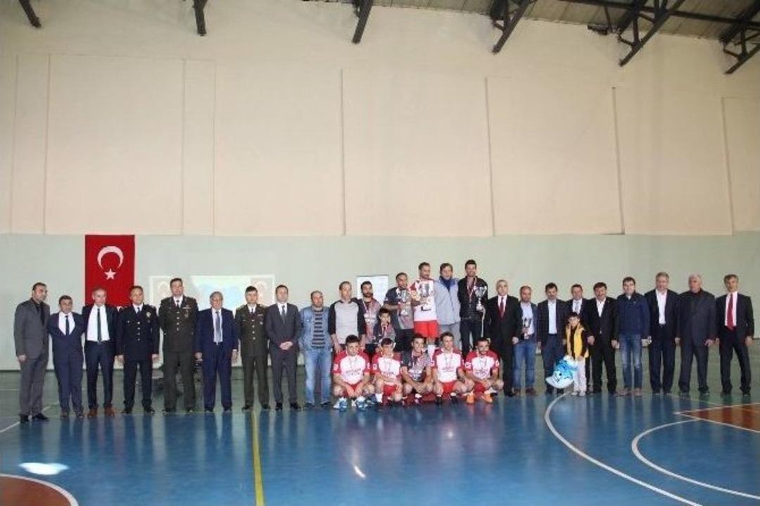 Cumhuriyet Futbol Turnuvası &Ouml;d&uuml;l T&ouml;reni Yapıldı