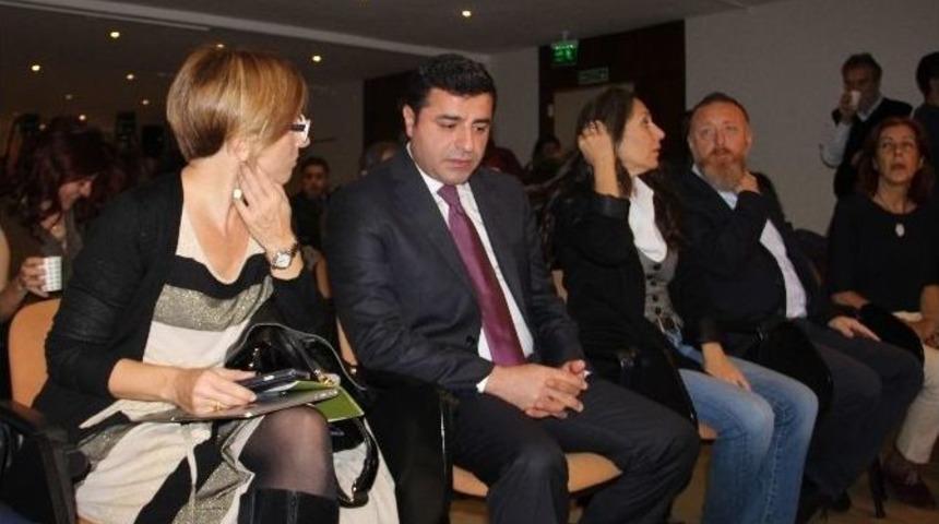 Demirtaş: &ldquo;senin Gibi Yaşayacağımıza &Ouml;zg&uuml;rl&uuml;ğ&uuml;ne D&uuml;şk&uuml;n Bir Kadın Gibi Saniyede Canımızı Veririz&rdquo;