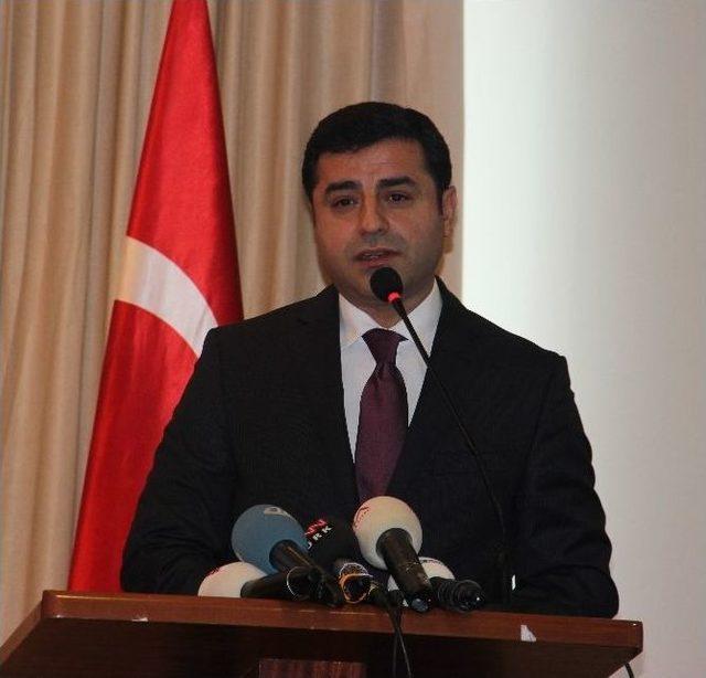 Demirtaş: “senin Gibi Yaşayacağımıza Özgürlüğüne Düşkün Bir Kadın Gibi Saniyede Canımızı Veririz”