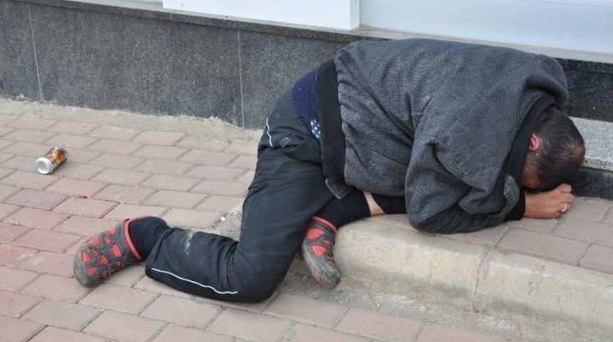 Alkol Komasına Girdiği İddia Edilen Şahıs Hastaneye Kaldırıldı