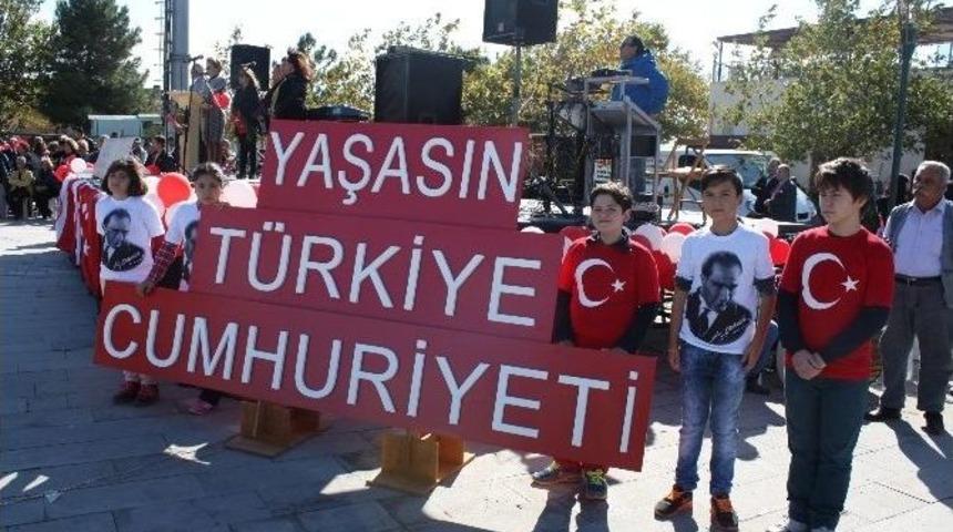 Edremit İda-der&rsquo;den Cumhuriyet Ş&ouml;leni