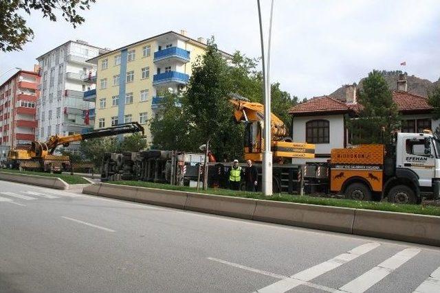 Çankırı’da Kontrolden Çıkan Tır Devrildi