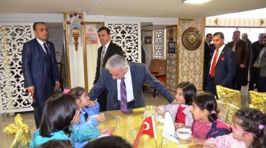 Vali Kam&ccedil;ı, Aşure İkramına Katıldı