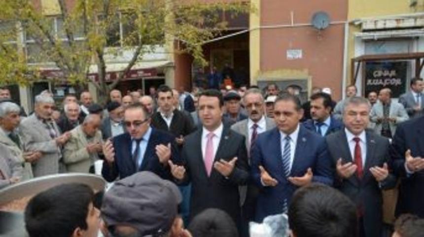 G&uuml;r&uuml;n&rsquo;de 2 Bin Kişilik Aşure Dağıtıldı