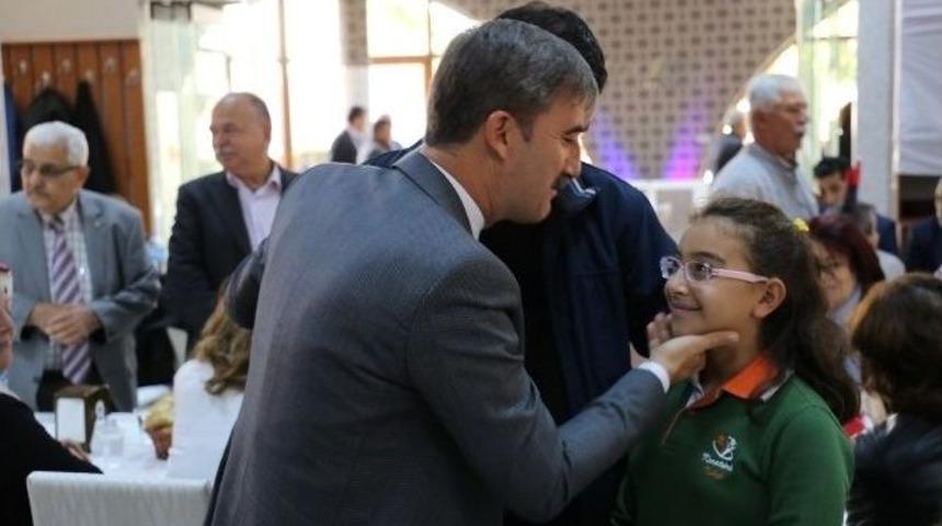 Belediye Ve Add Gazi Sofrası Kurdu