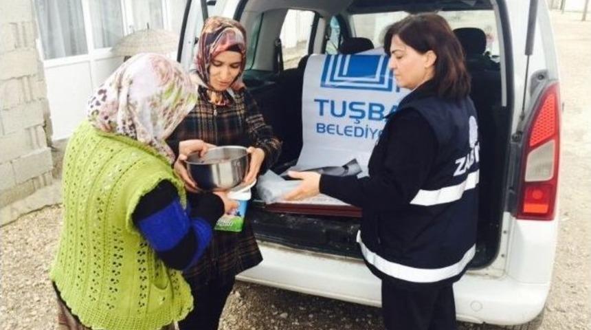 Tuşba Belediyesi Beş Noktada Aşure Dağıttı