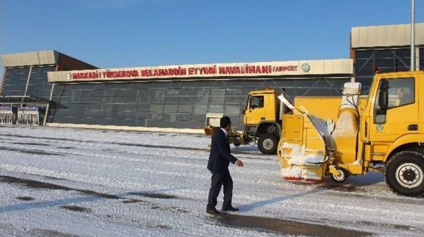 Yüksekova Havalimanı Hizmete Hazır Tutuluyor