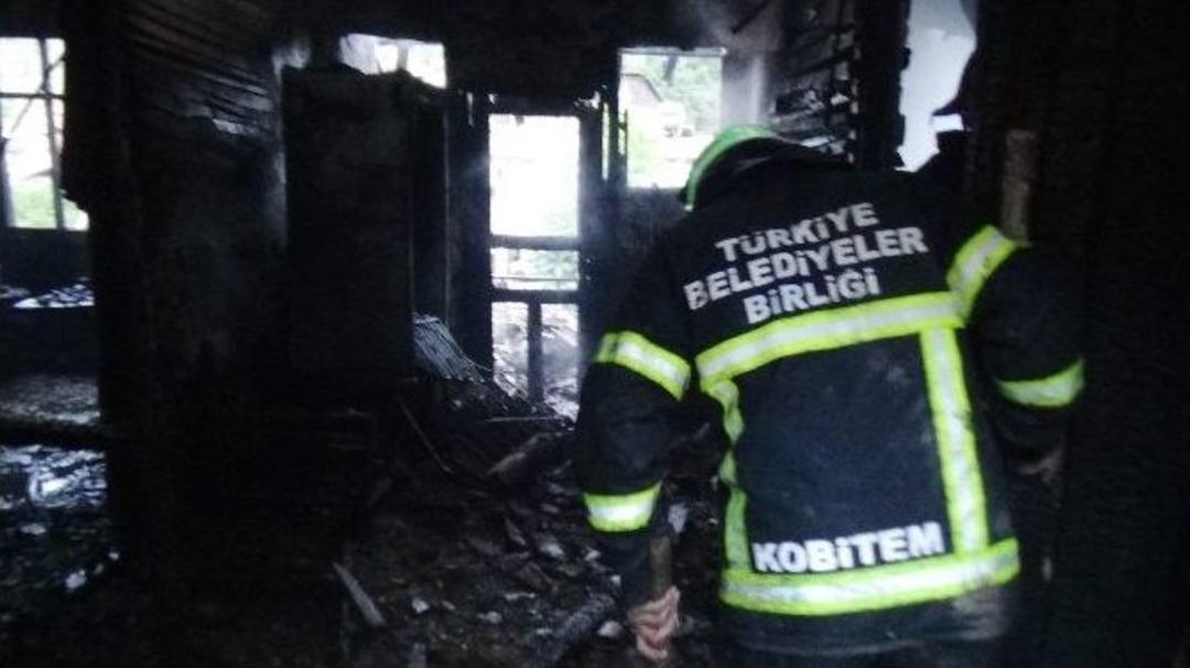 Halının Altındaki 10 Bin Tl Para K&uuml;l Oldu