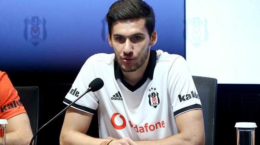 Beşiktaş Umut Nayir'i 1 yıllığına Bursaspor'a kiraladı!