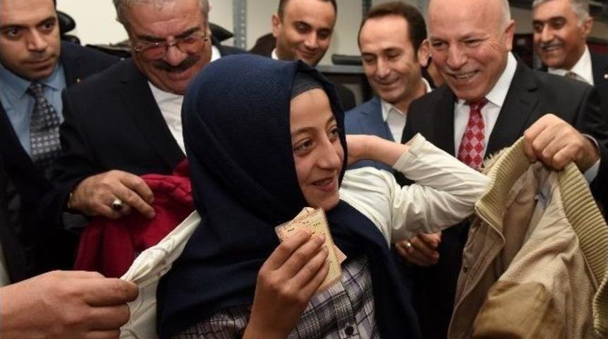 B&uuml;y&uuml;kşehir, &Ccedil;ocuklara &Ccedil;ifte Bayram Sevinci Yaşattı