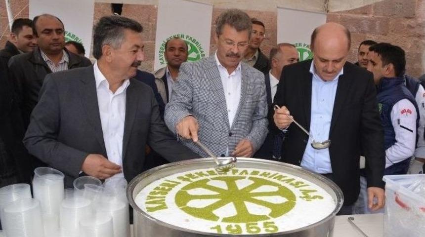 Merzifonlu Kara Mustafa Paşa Kervansarayında Kayseri Şeker Aşure Dağıttı