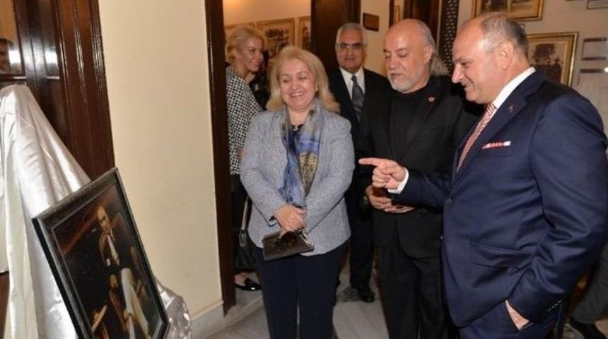 Vali &Ccedil;akacak, Atat&uuml;rk Fotoğrafları Sergisini Gezdi