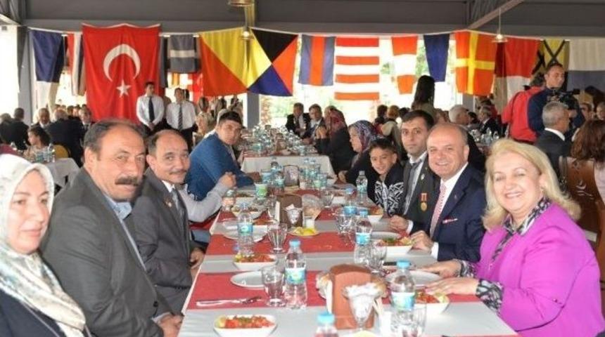 Vali &Ccedil;akacak, Şehit Aileleri Ve Gazilerle Yemekte Buluştu