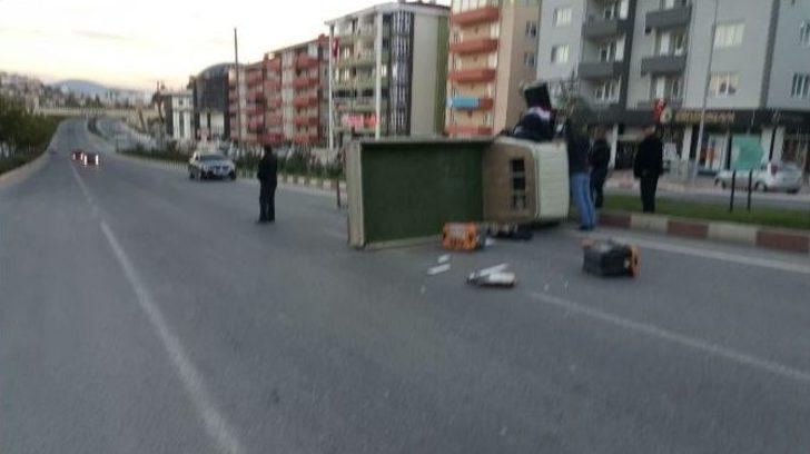 Önüne Köpek Çıkınca Kamyoneti Devirdi G5