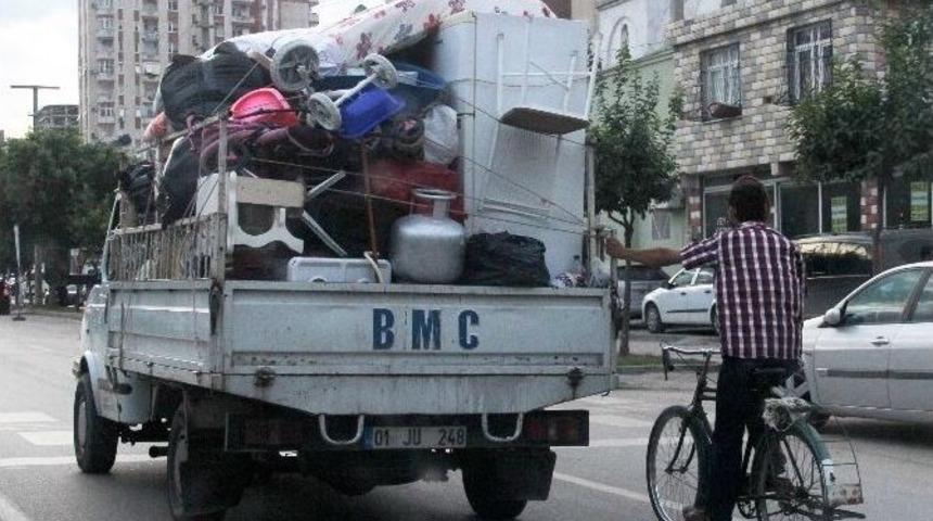 Pedal &Ccedil;evirmekten Yorulunca Kamyonete Asıldı